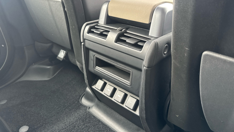 Land Rover Defender 2.0 D200 SE 110 5dr Auto Diesel Estate